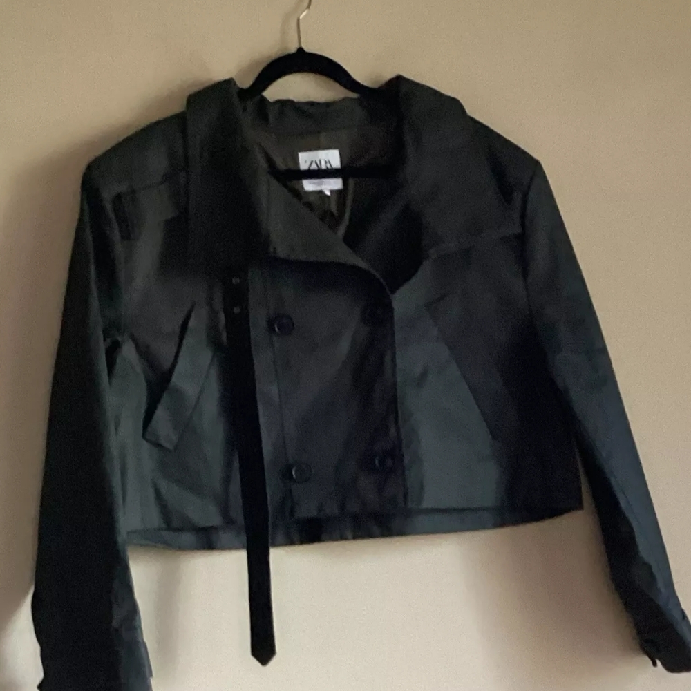 Zara Women's Black Cropped Jacket